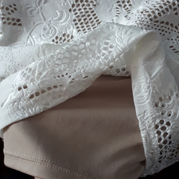 Beautiful Va Va Voom off the shoulder dress white. - Picture 3 of 4